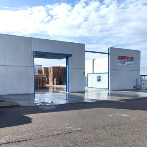 Vista de puertas exteriores de la nave de empresa